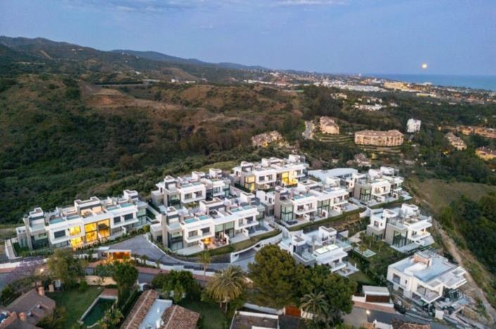 Image No.35-4 Bed Semi-Detached for sale