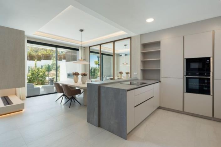 Image No.26-4 Bed Semi-Detached for sale