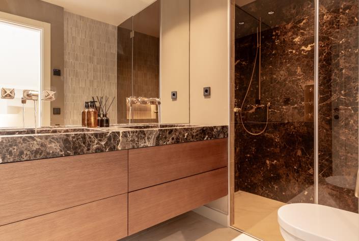 Image No.11-4 Bed Townhouse for sale