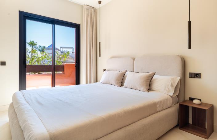 Image No.17-4 Bed Townhouse for sale