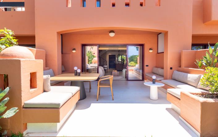 Image No.1-4 Bed Townhouse for sale