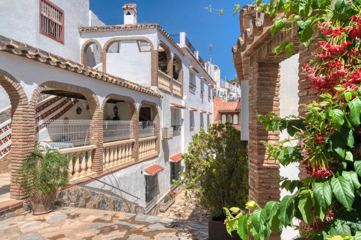 Image No.3-3 Bed Townhouse for sale