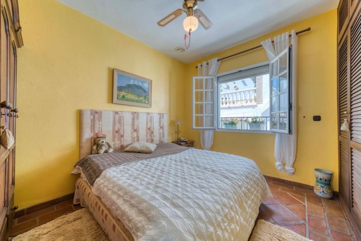 Image No.21-3 Bed Townhouse for sale