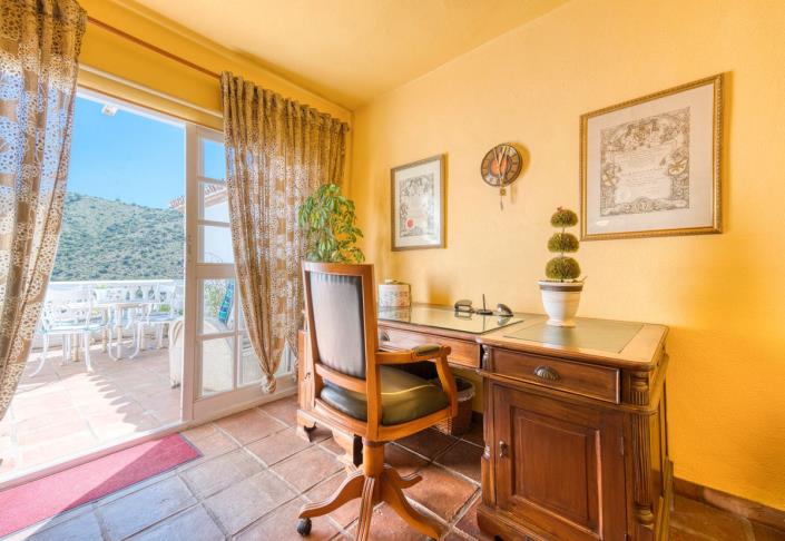 Image No.23-3 Bed Townhouse for sale