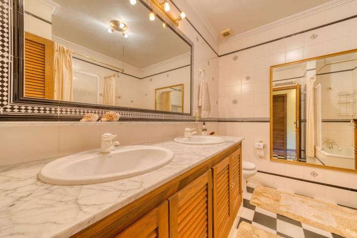 Image No.25-3 Bed Townhouse for sale