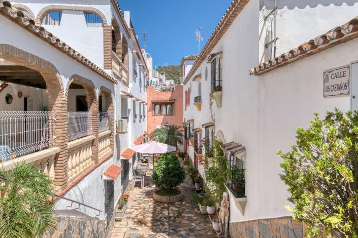 Image No.28-3 Bed Townhouse for sale