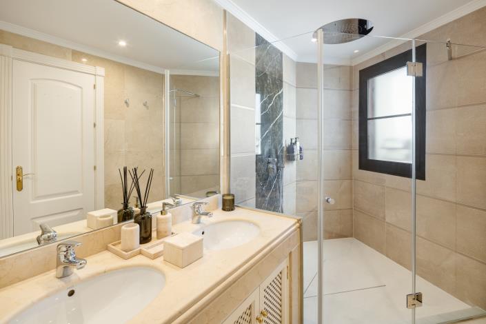 Image No.7-4 Bed Villa for sale