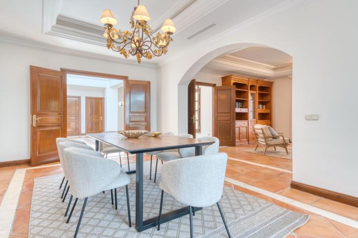 Image No.12-6 Bed Villa for sale