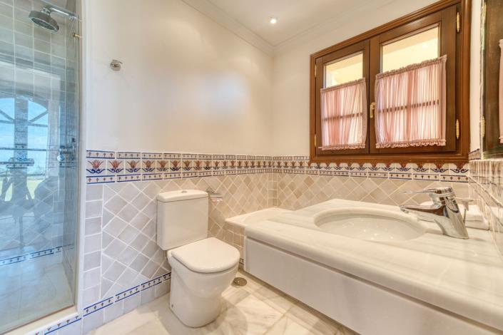 Image No.35-6 Bed Villa for sale