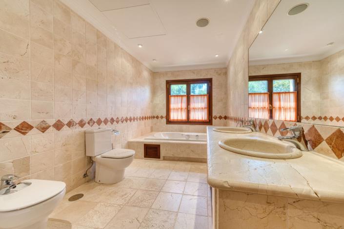 Image No.38-6 Bed Villa for sale