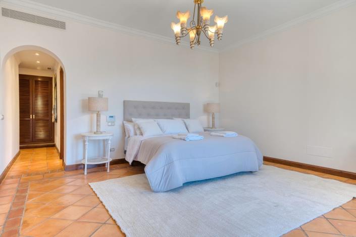 Image No.40-6 Bed Villa for sale