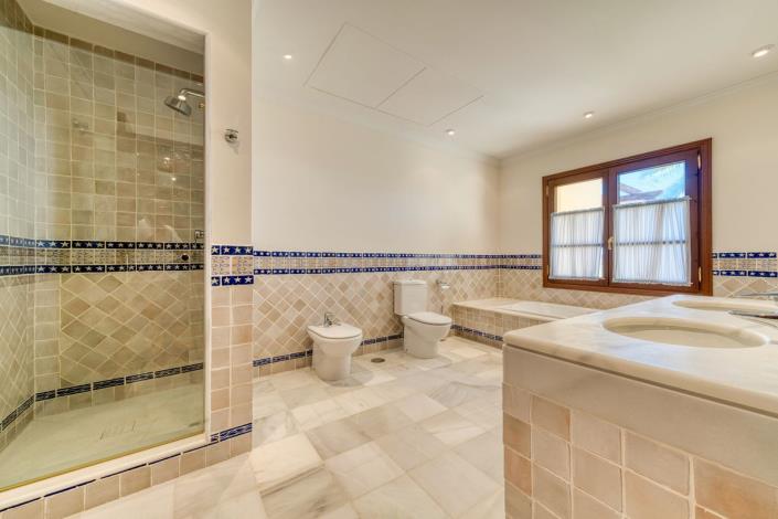 Image No.41-6 Bed Villa for sale