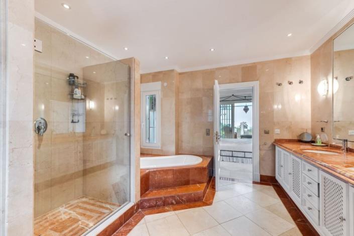 Image No.27-4 Bed Villa for sale