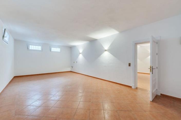 Image No.42-4 Bed Villa for sale