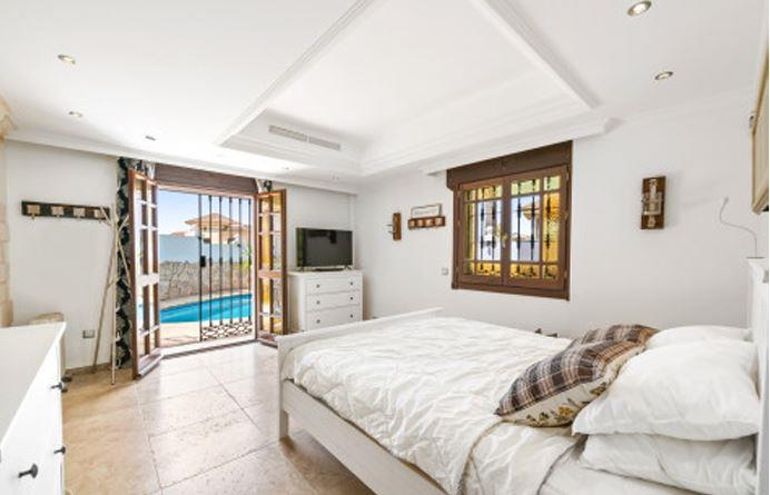 Image No.11-4 Bed Townhouse for sale