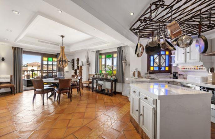 Image No.23-4 Bed Townhouse for sale