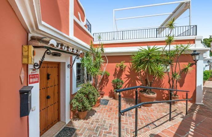 Image No.24-4 Bed Townhouse for sale