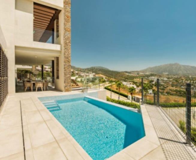 Image No.20-4 Bed Semi-Detached for sale