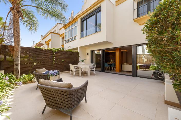 Image No.1-4 Bed Townhouse for sale