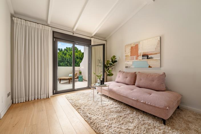 Image No.10-4 Bed Townhouse for sale