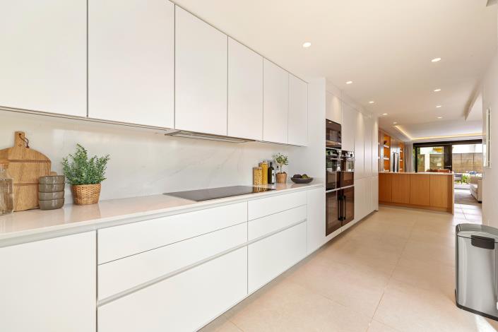 Image No.11-4 Bed Townhouse for sale