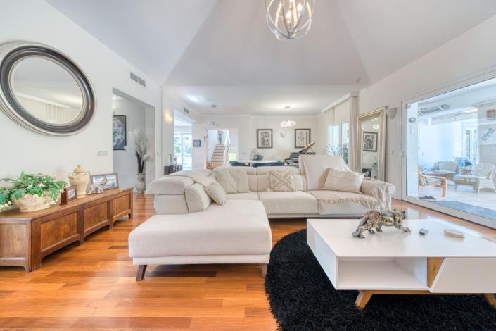 Image No.9-5 Bed Villa for sale