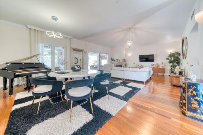 Image No.10-5 Bed Villa for sale