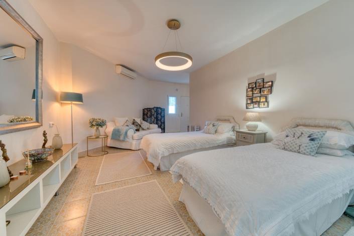 Image No.36-5 Bed Villa for sale