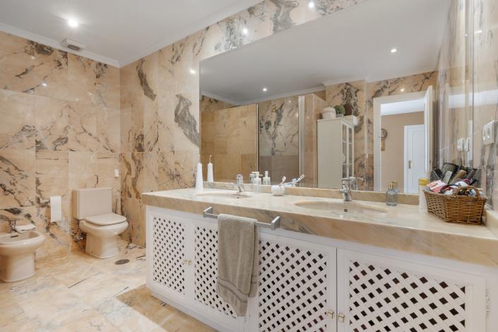 Image No.19-3 Bed Apartment for sale