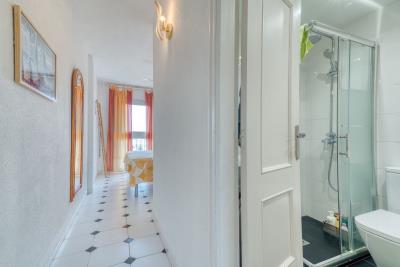 16-ec67b526875bf0124b6ce4328a754439