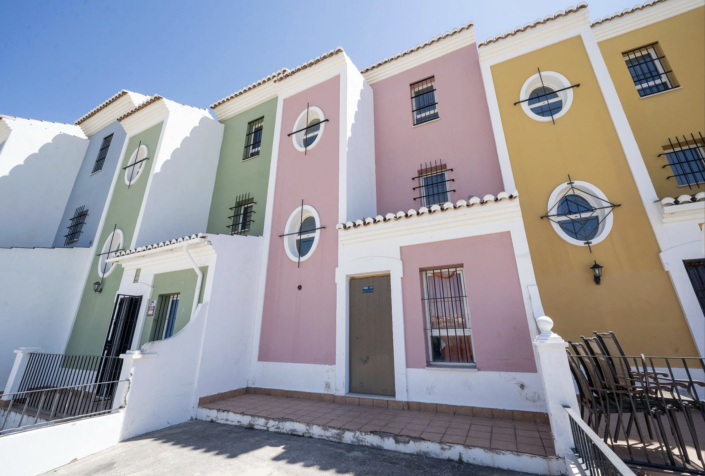 Image No.1-3 Bed Townhouse for sale