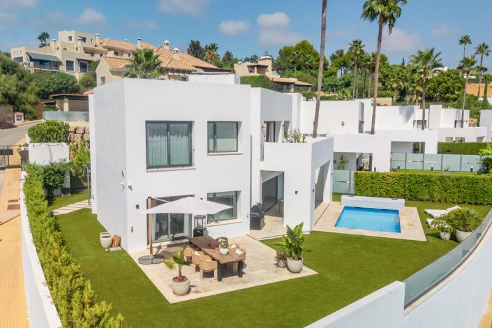 Image No.1-5 Bed Villa for sale