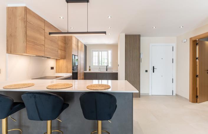 Image No.17-4 Bed Townhouse for sale