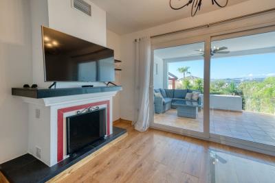 10-bb915d1cb19341576dcdc994b81ab9c5