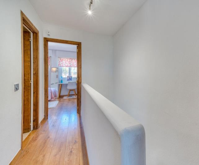 Image No.21-2 Bed Townhouse for sale