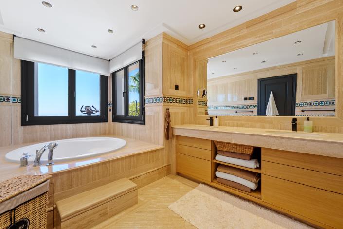 Image No.20-4 Bed Duplex for sale