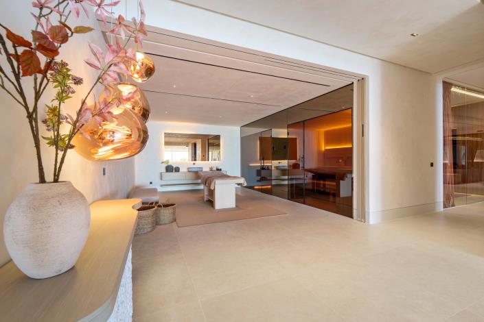 Image No.10-8 Bed Villa for sale