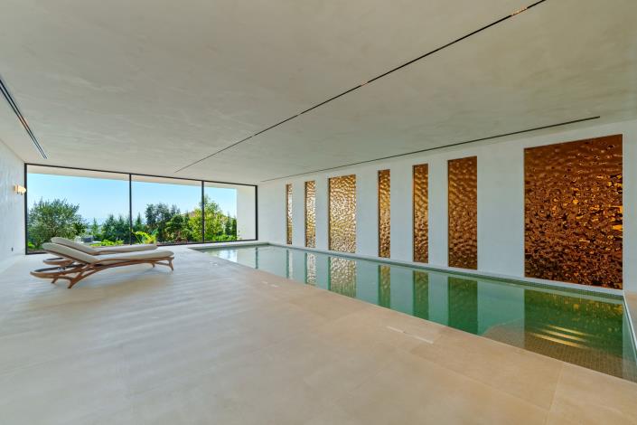 Image No.11-8 Bed Villa for sale