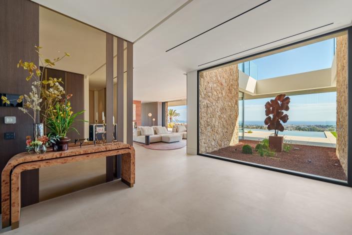 Image No.30-8 Bed Villa for sale