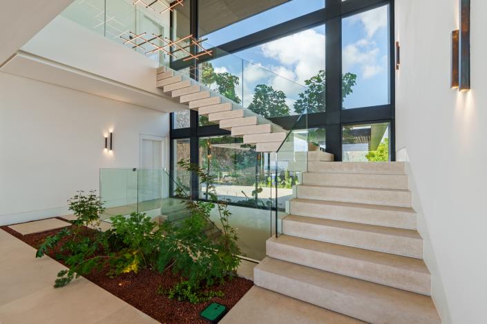 Image No.31-8 Bed Villa for sale