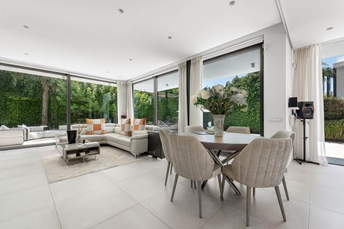 Image No.2-4 Bed Villa for sale