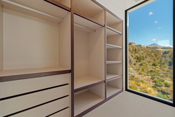 Image No.17-6 Bed Villa for sale