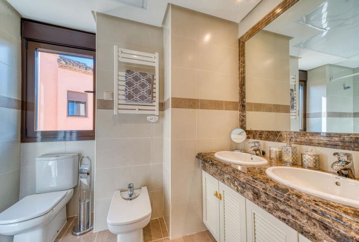 Image No.24-3 Bed Townhouse for sale