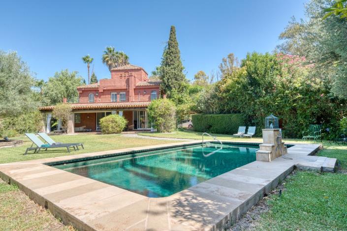 Image No.1-6 Bed Villa for sale