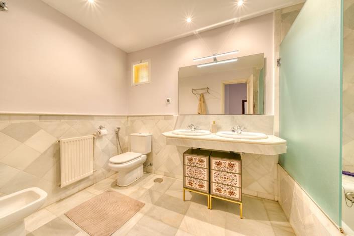 Image No.8-6 Bed Villa for sale