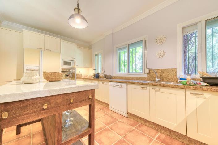 Image No.19-6 Bed Villa for sale