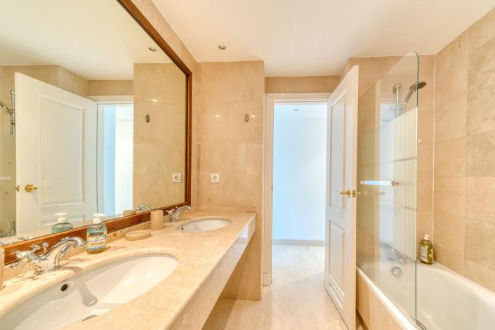 Image No.21-3 Bed Apartment for sale