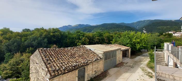 Image No.1-4 Bed House for sale