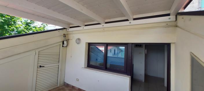 Image No.9-2 Bed Townhouse for sale