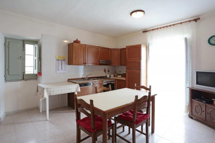 Image No.4-2 Bed Country Property for sale